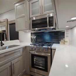 2025 Paradigm 395DS Interior