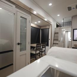 2025 Paradigm 395DS Interior