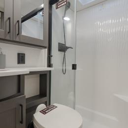 2025 Valor 44V14 Interior