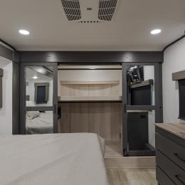 2025 Valor 44V14 Interior