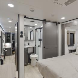 2025 Valor 44V14 Interior