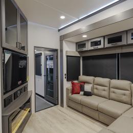 2025 Valor 44V14 Interior