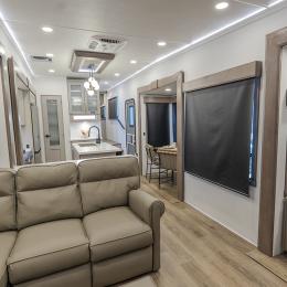 2025 Paradigm 375RD Interior